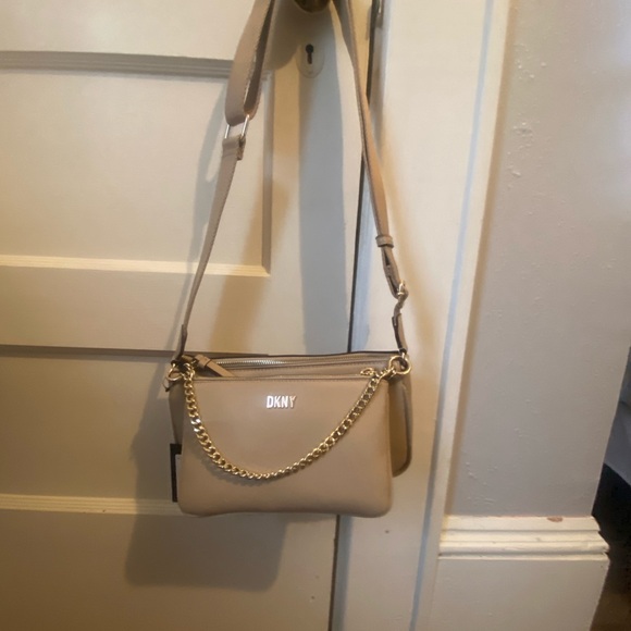 2 DKNY Bags LAINE Demi Nude Crossbody Bag And Wristlet Designer Set Duo NEW $178 - Picture 6 of 12